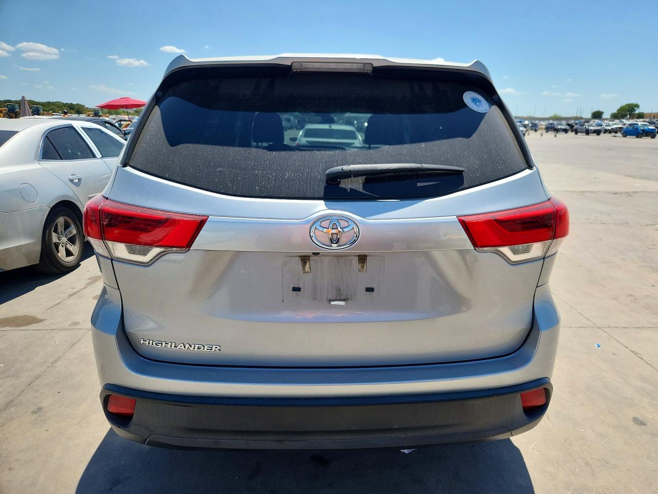 2019 TOYOTA HIGHLANDER LE — Фото 6 из 13