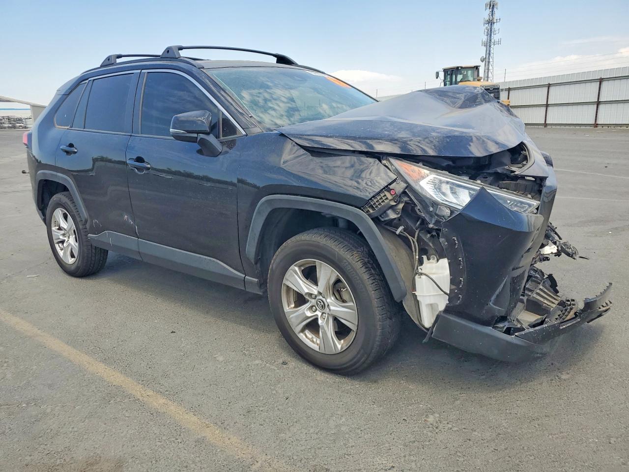 2019 TOYOTA RAV4 XLE — Фото 4 из 13