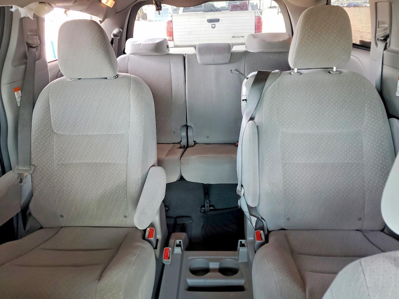 5TDKZ3DC5KS019275 2019 TOYOTA SIENNA photo no. 10