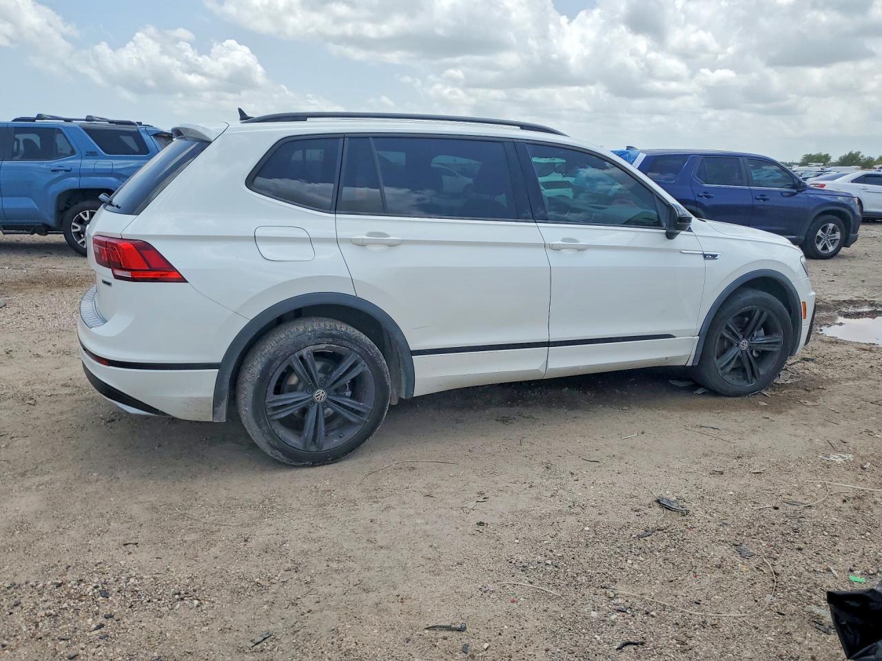 2019 VOLKSWAGEN TIGUAN SE/SEL/SEL R-LINE JET-BLACK/SEL R-LINE — Фото 3 из 12