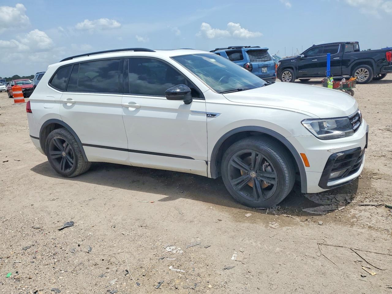 2019 VOLKSWAGEN TIGUAN SE/SEL/SEL R-LINE JET-BLACK/SEL R-LINE — Фото 4 из 12