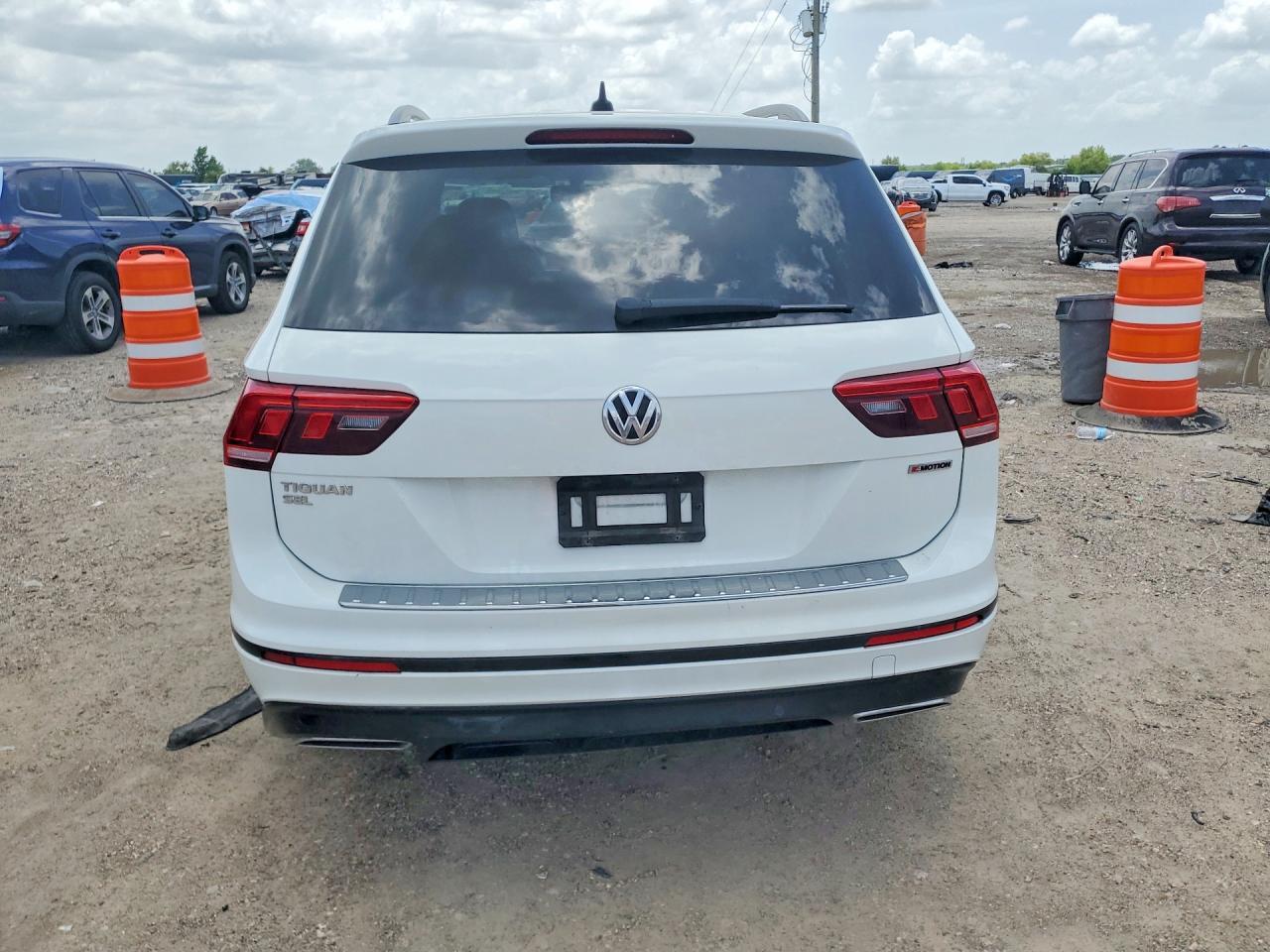2019 VOLKSWAGEN TIGUAN SE/SEL/SEL R-LINE JET-BLACK/SEL R-LINE — Фото 6 из 12