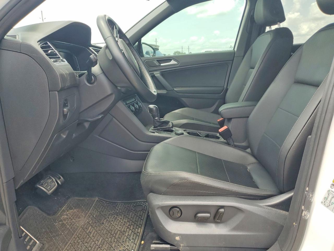 2019 VOLKSWAGEN TIGUAN SE/SEL/SEL R-LINE JET-BLACK/SEL R-LINE — Фото 7 из 12
