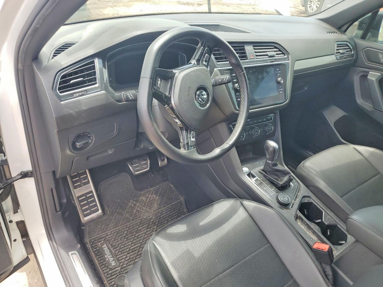 2019 VOLKSWAGEN TIGUAN SE/SEL/SEL R-LINE JET-BLACK/SEL R-LINE — Фото 8 из 12