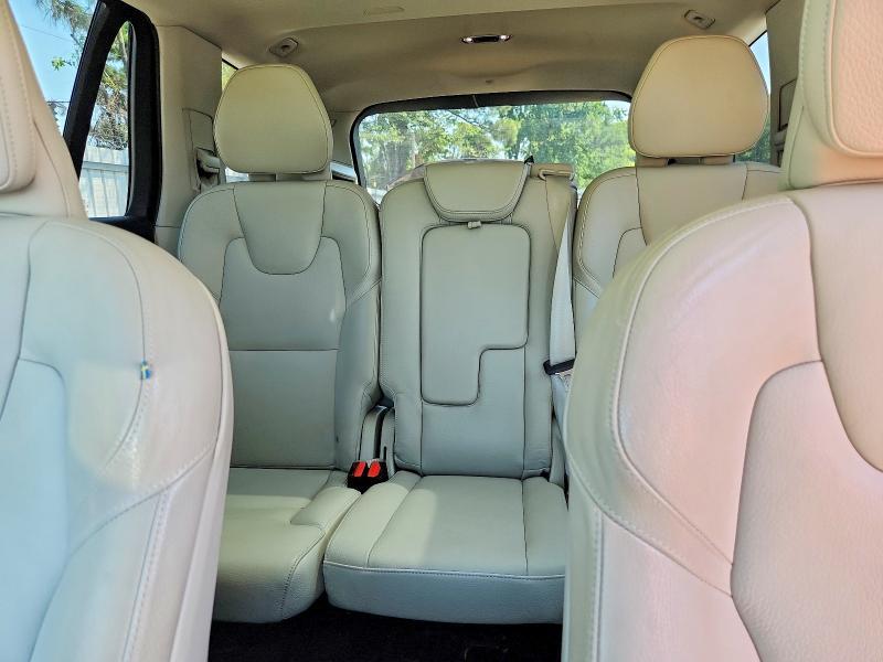 2019 VOLVO XC90 T6 MOMENTUM — Фото 10 из 13
