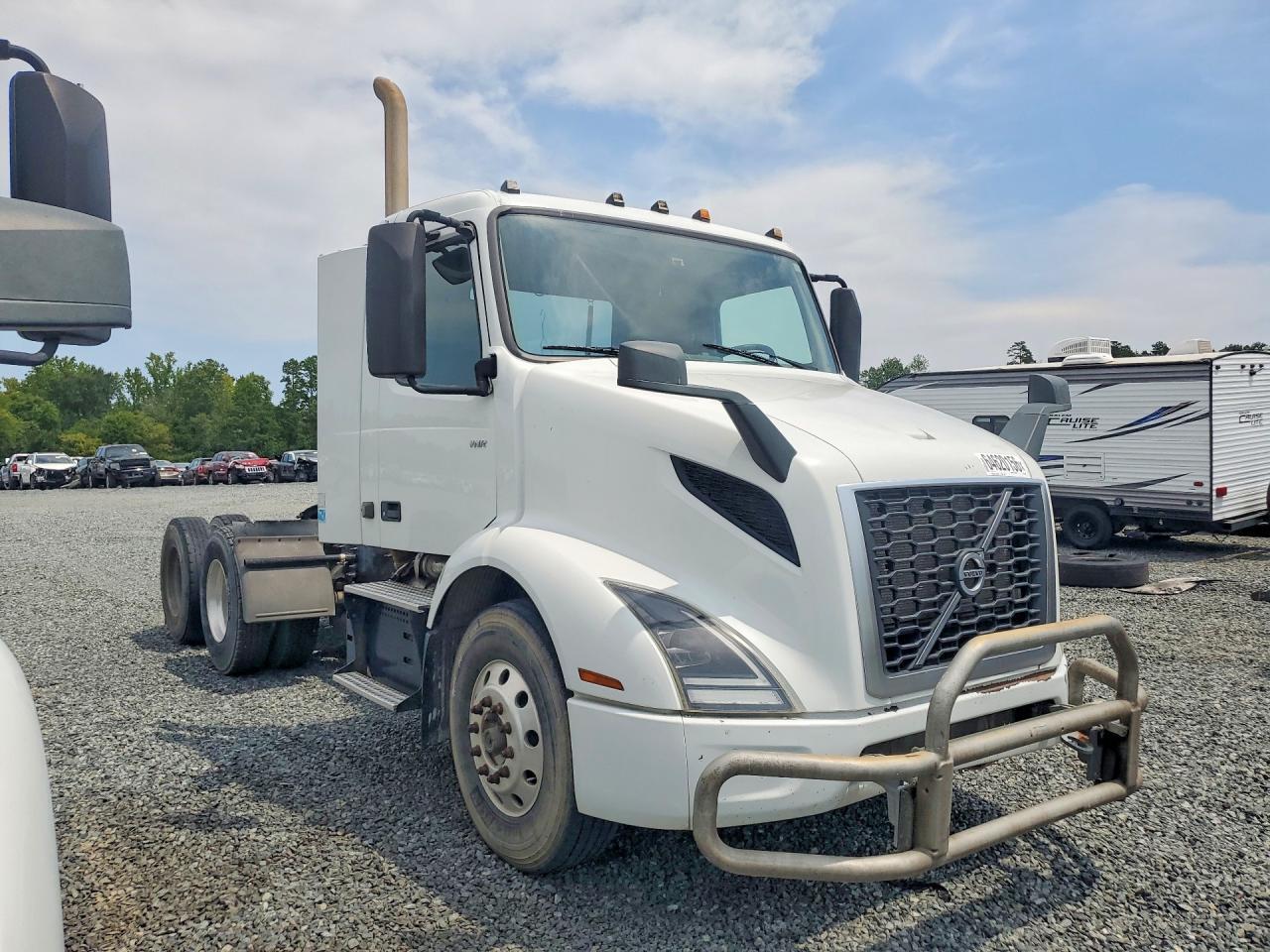 2019 VOLVO VNR SEMI TRUCK — Фото 4 из 12