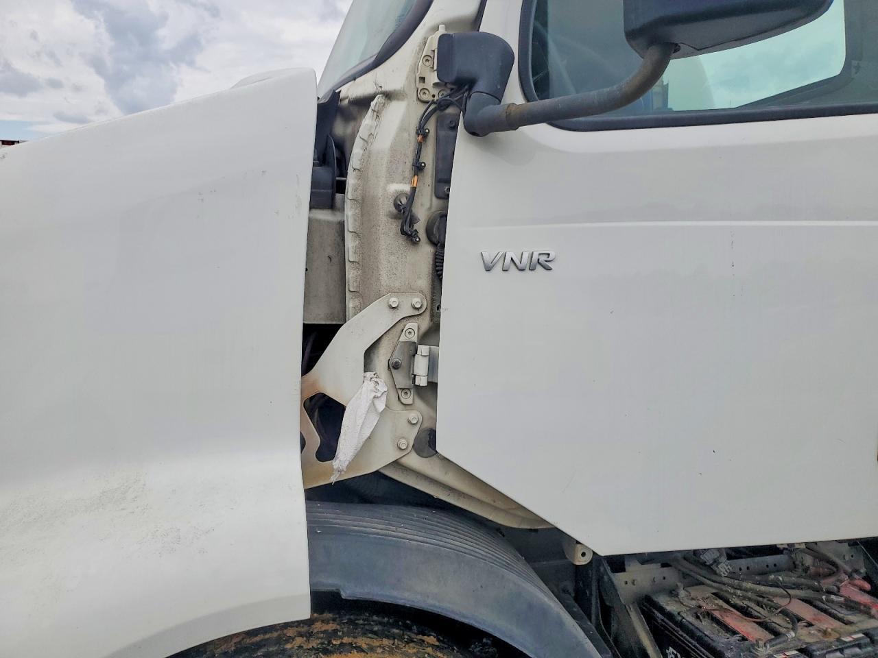 2019 VOLVO VNR SEMI TRUCK — Фото 12 из 12