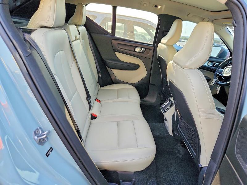 2019 VOLVO XC40 T5 MOMENTUM — Фото 11 из 13