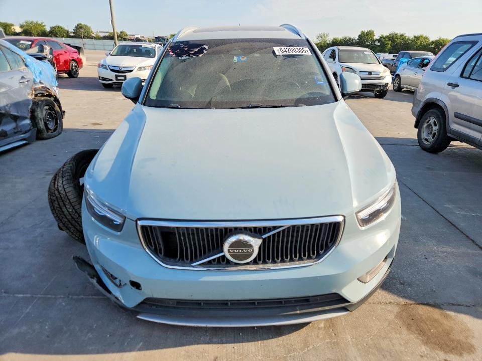 2019 VOLVO XC40 T5 MOMENTUM — Фото 5 из 13