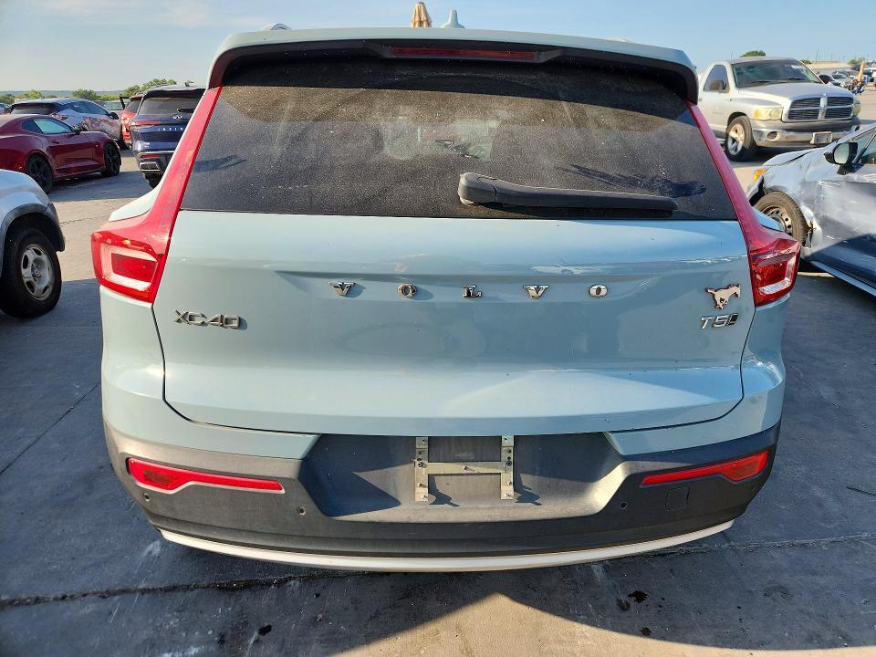 2019 VOLVO XC40 T5 MOMENTUM — Фото 6 из 13