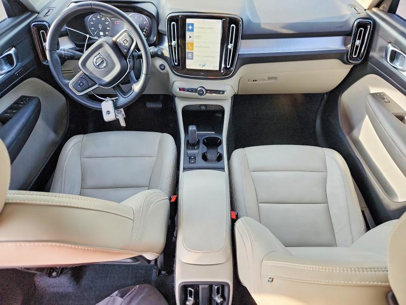 2019 VOLVO XC40 T5 MOMENTUM — Фото 8 из 13