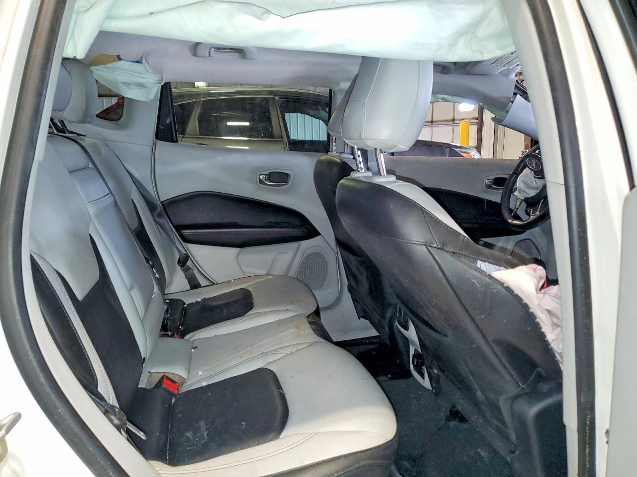 3C4NJDCB1JT231680 2018 JEEP COMPASS photo no. 11