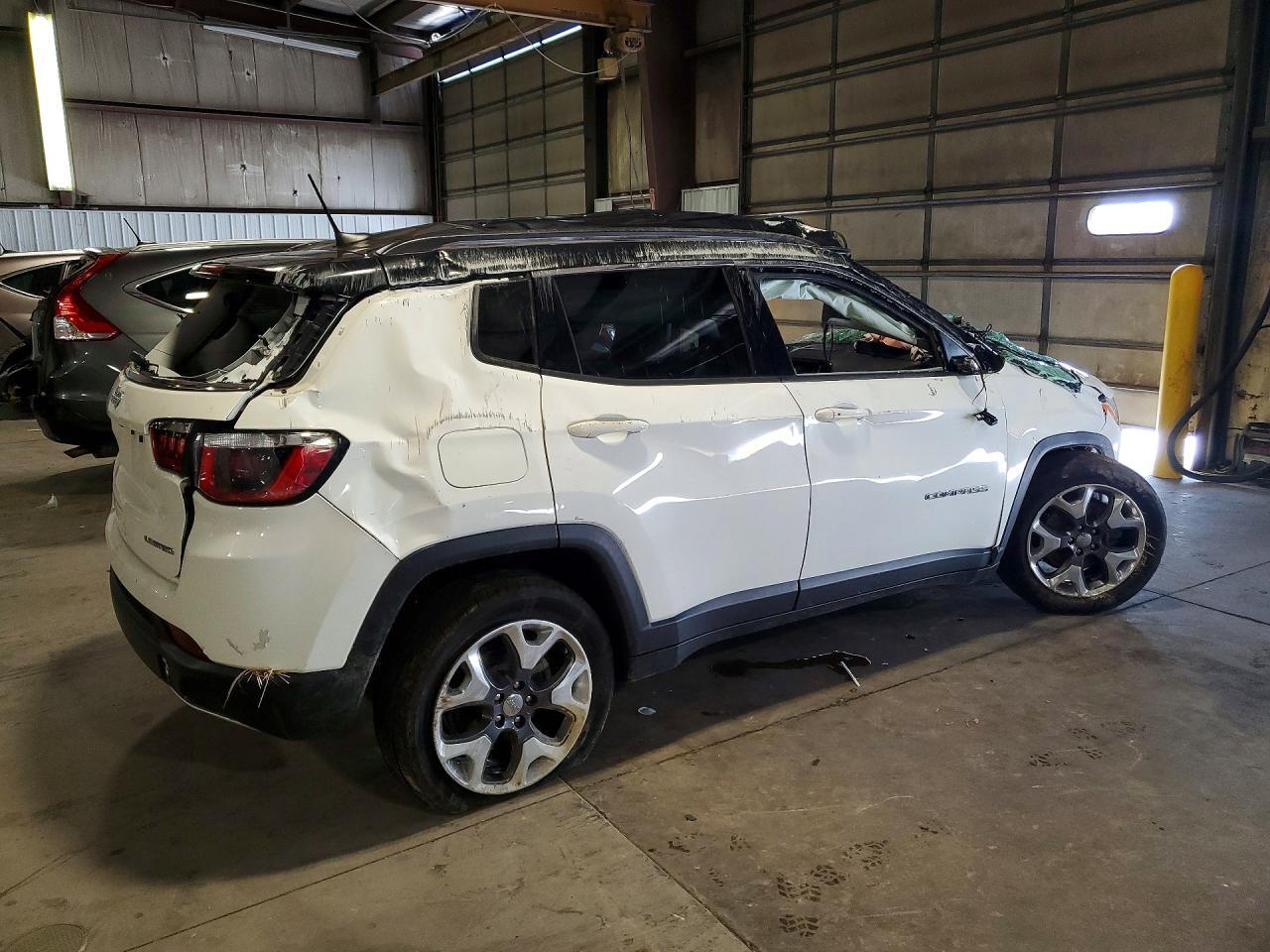 3C4NJDCB1JT231680 2018 JEEP COMPASS photo no. 3