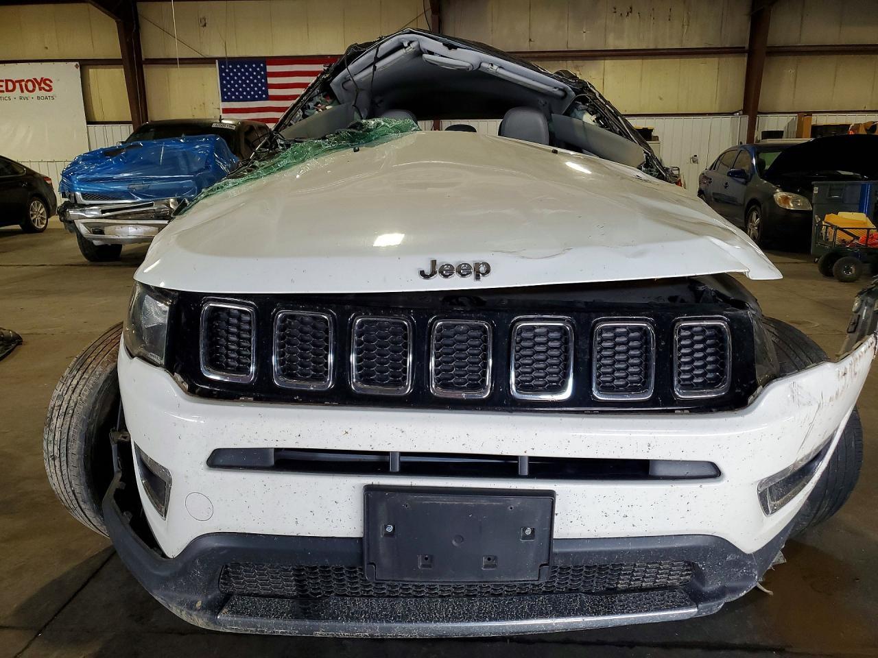 3C4NJDCB1JT231680 2018 JEEP COMPASS photo no. 5
