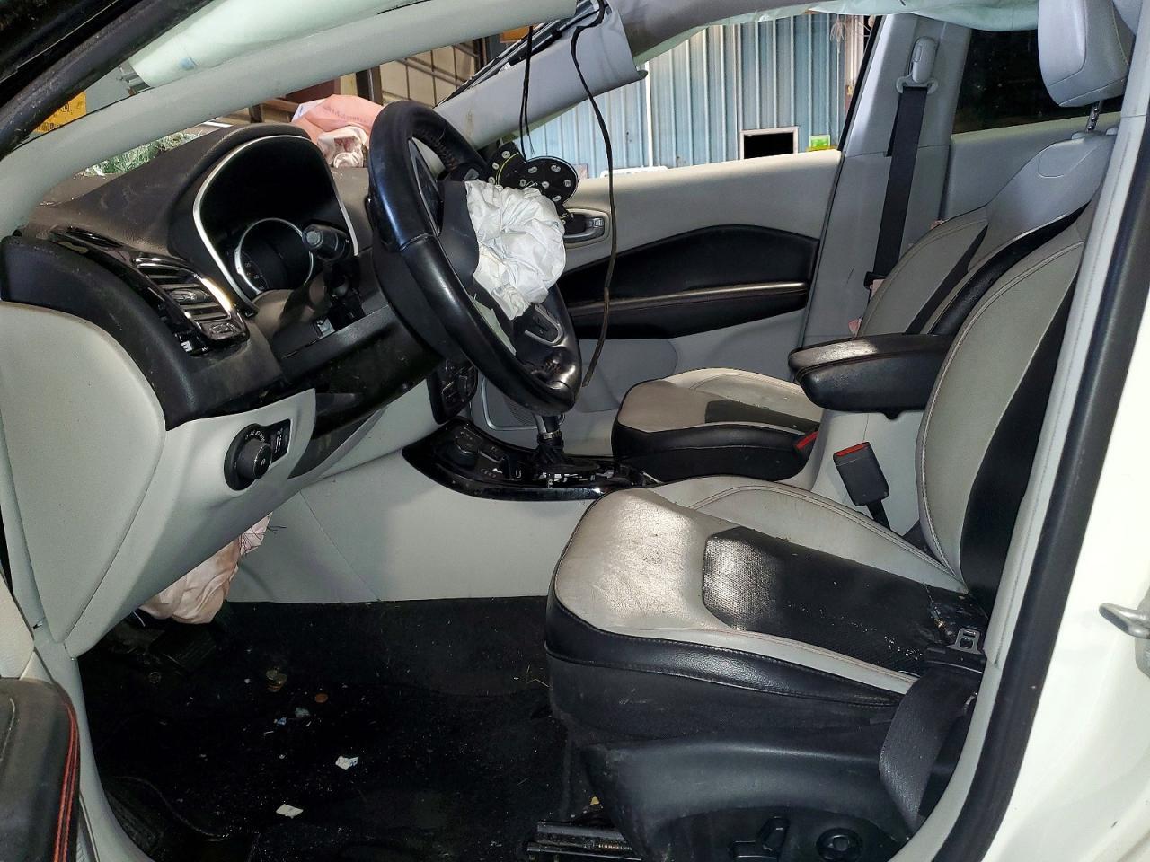 3C4NJDCB1JT231680 2018 JEEP COMPASS photo no. 7