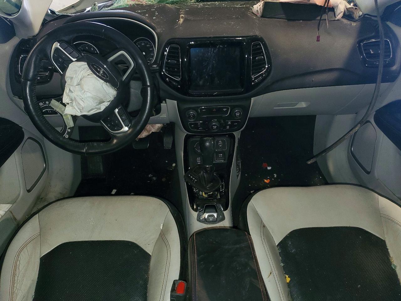 3C4NJDCB1JT231680 2018 JEEP COMPASS photo no. 8