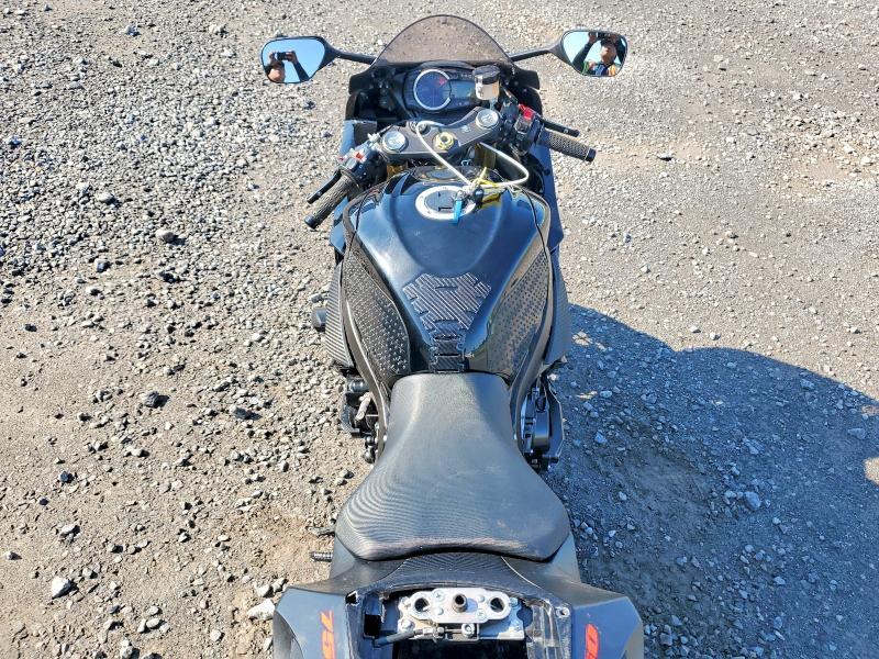 2019 SUZUKI GSX-R750 R — Фото 6 из 10