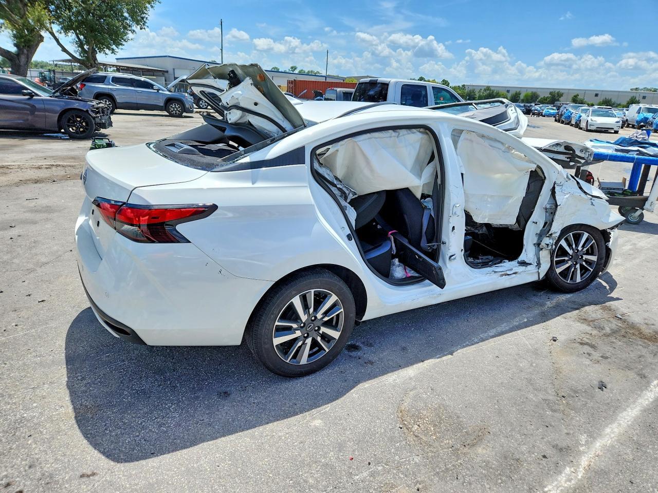 2025 NISSAN VERSA SV — Фото 3 из 12