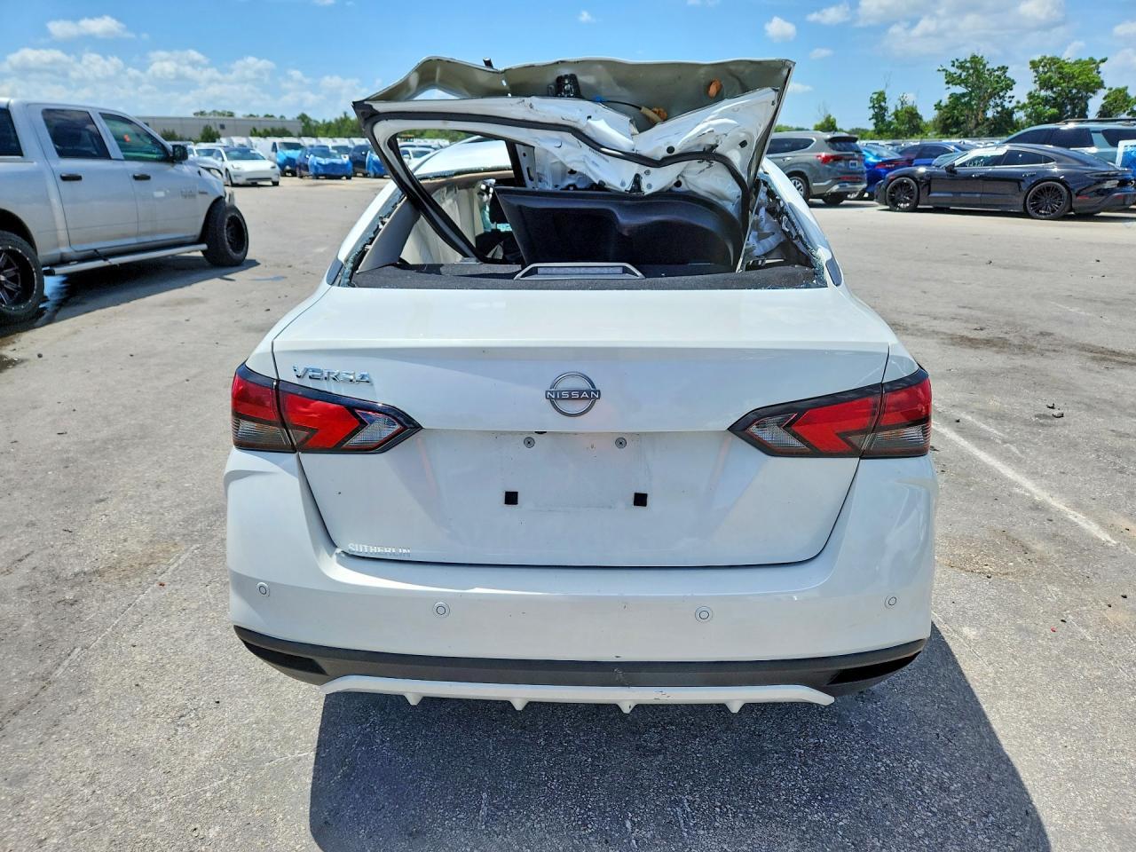2025 NISSAN VERSA SV — Фото 6 из 12