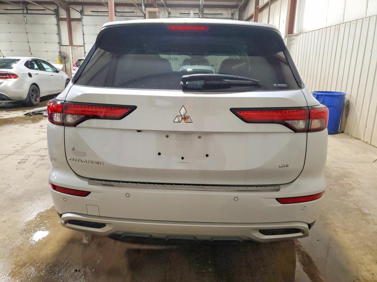 2022 MITSUBISHI OUTLANDER SE — Фото 6 из 12