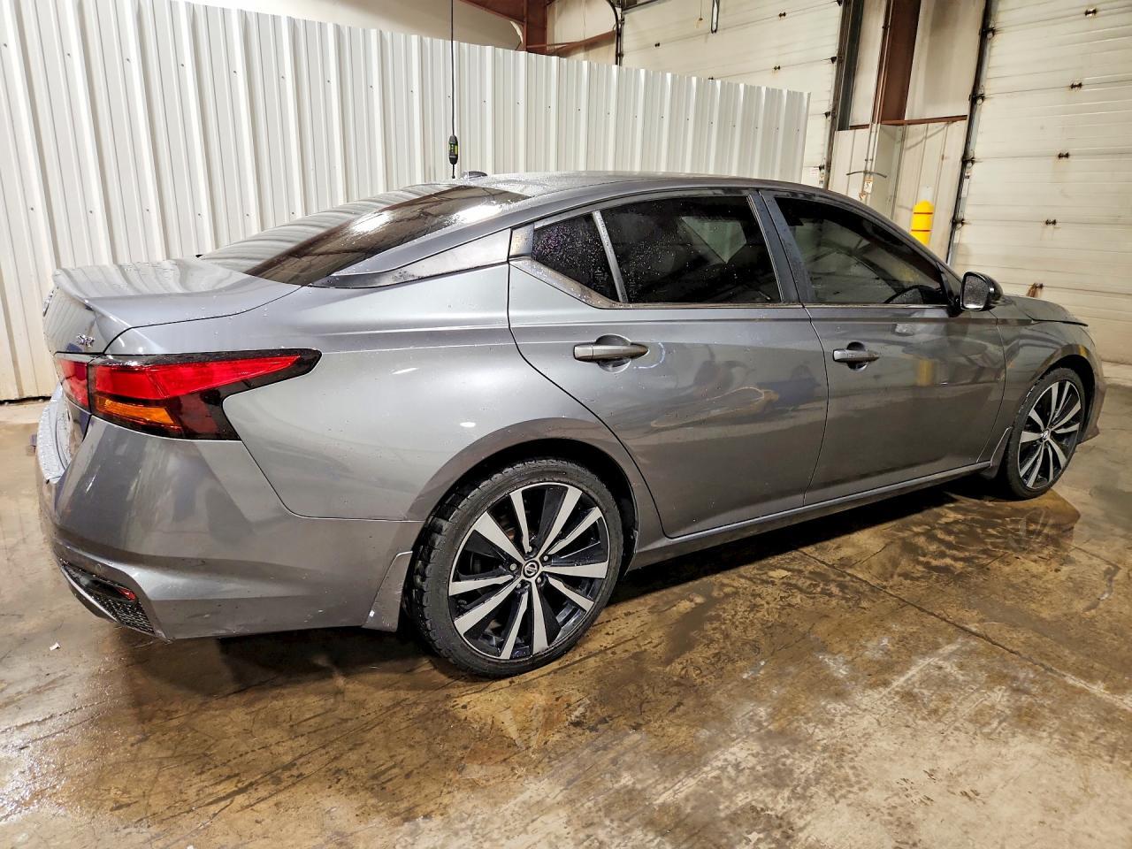 2021 NISSAN ALTIMA SR — Фото 3 из 12