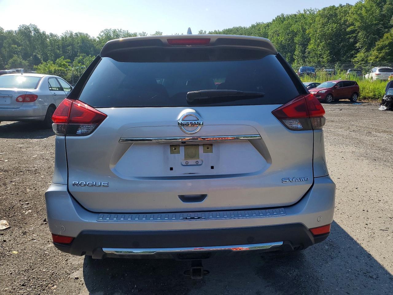 2020 NISSAN ROGUE SV — Фото 6 из 13