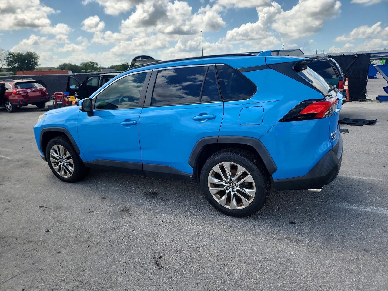 2019 TOYOTA RAV4 XLE PREMIUM — Фото 2 из 14