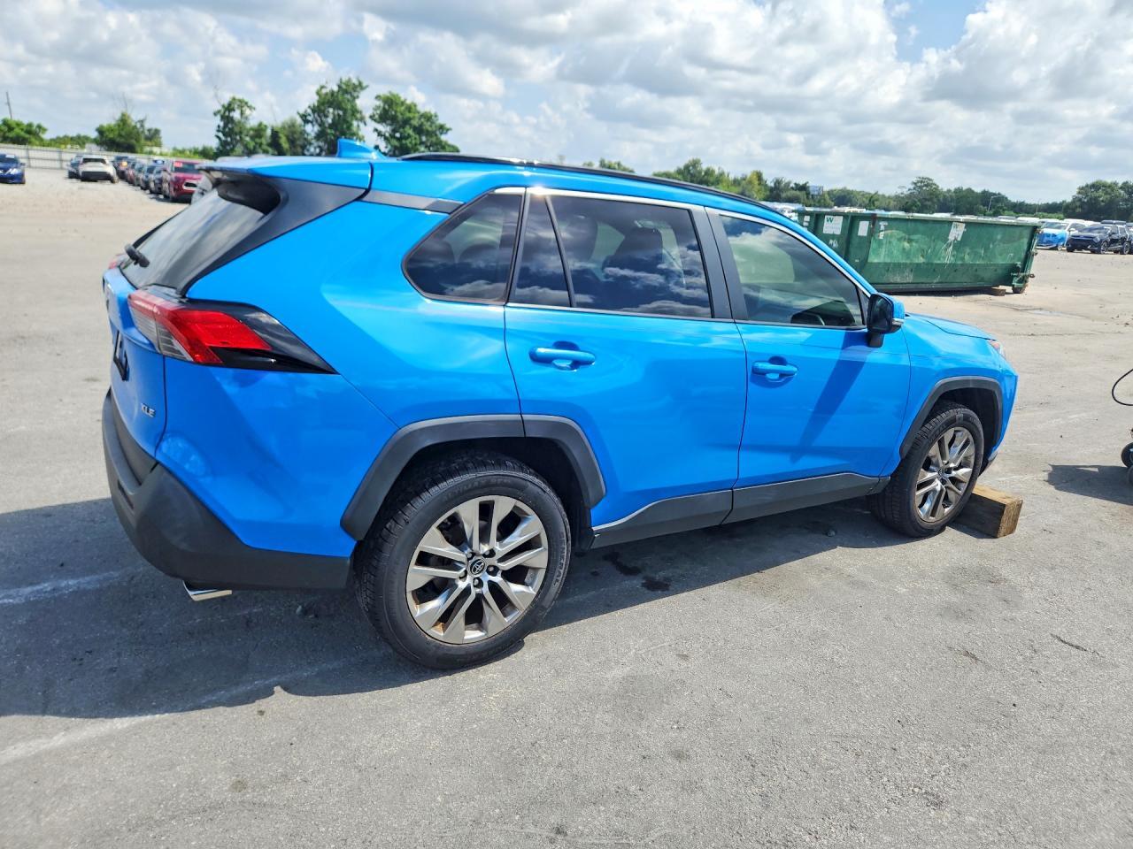 2019 TOYOTA RAV4 XLE PREMIUM — Фото 3 из 14