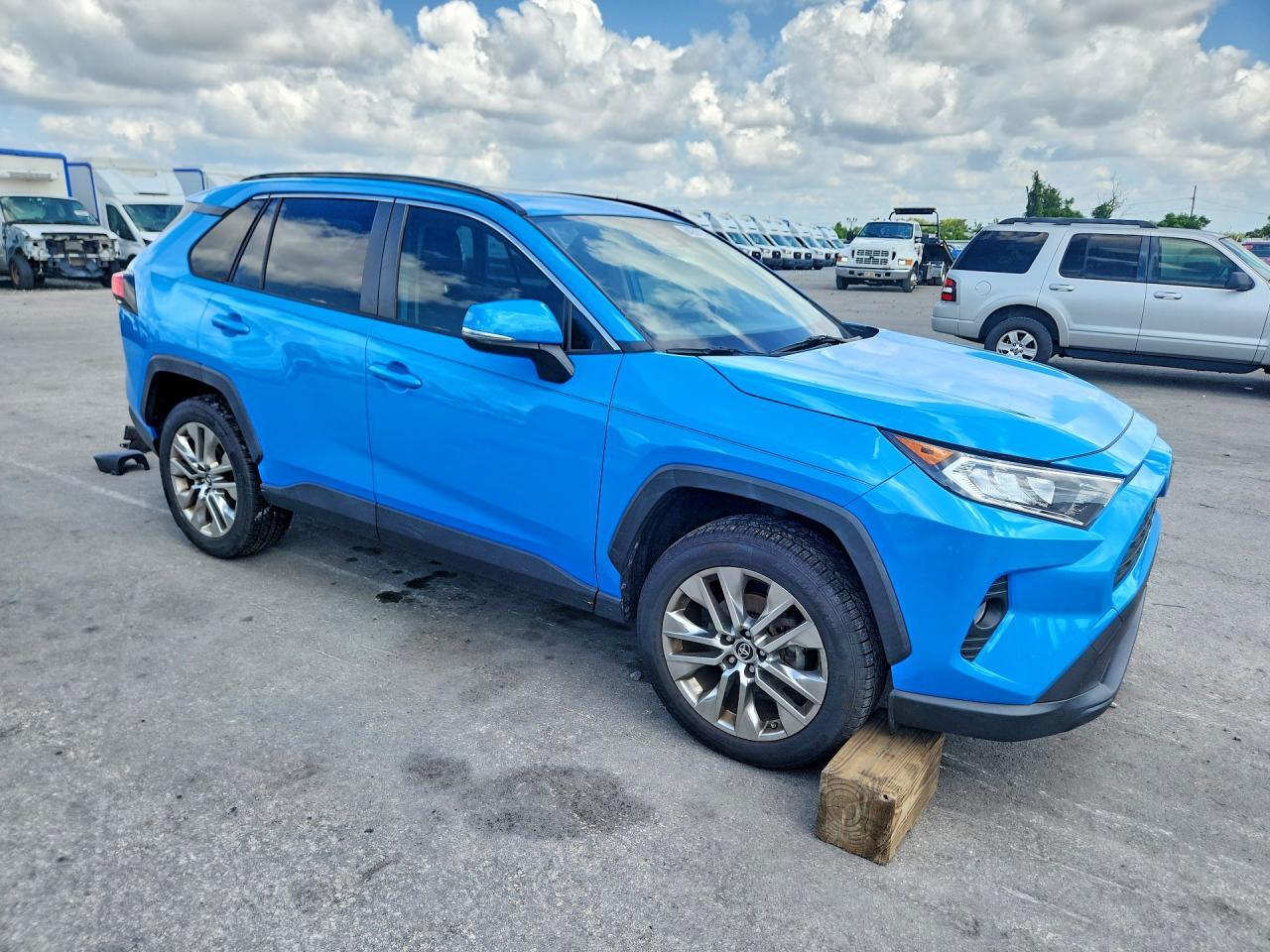 2019 TOYOTA RAV4 XLE PREMIUM — Фото 4 из 14