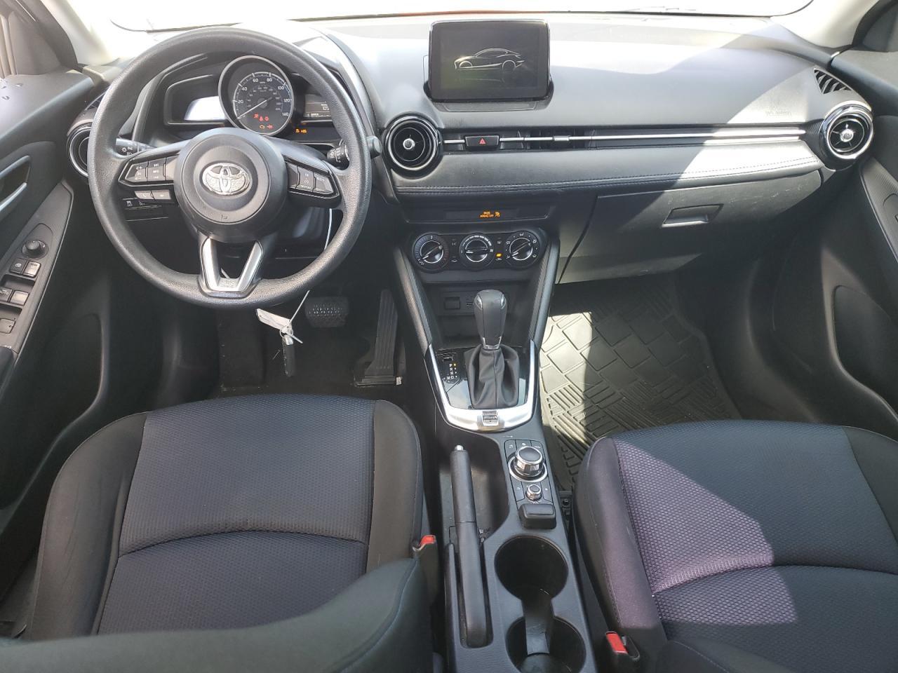 2019 TOYOTA YARIS L — Фото 8 из 12