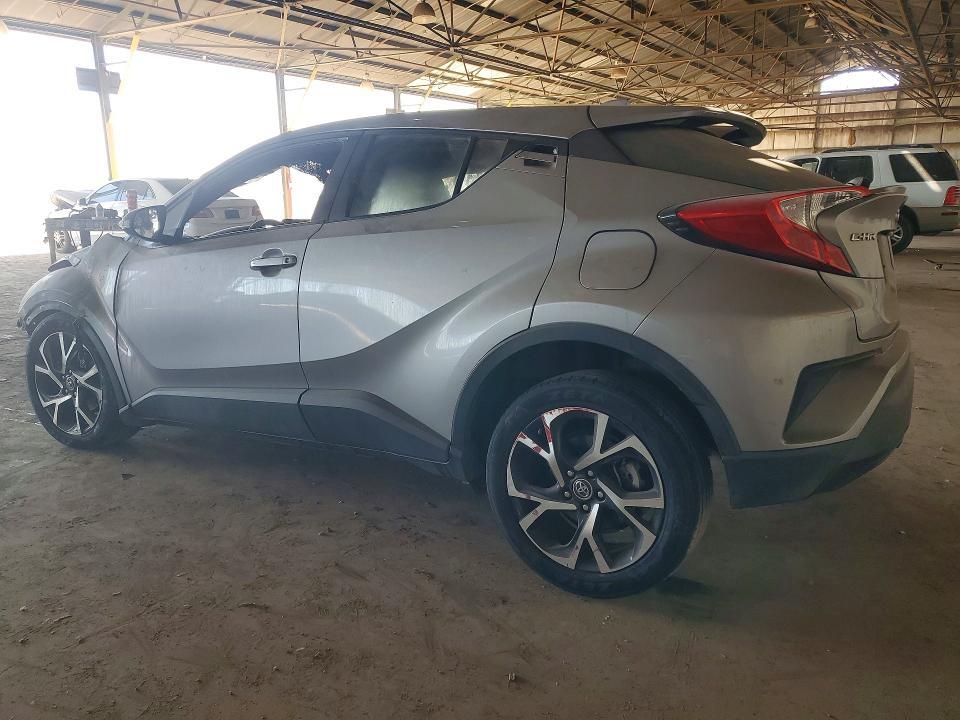 2019 TOYOTA C-HR XLE — Фото 2 из 13