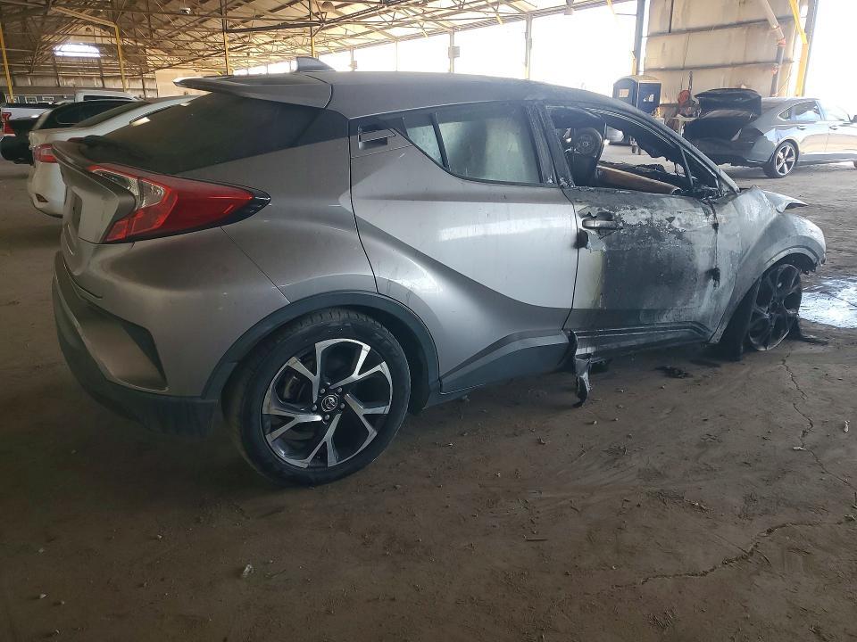 2019 TOYOTA C-HR XLE — Фото 3 из 13