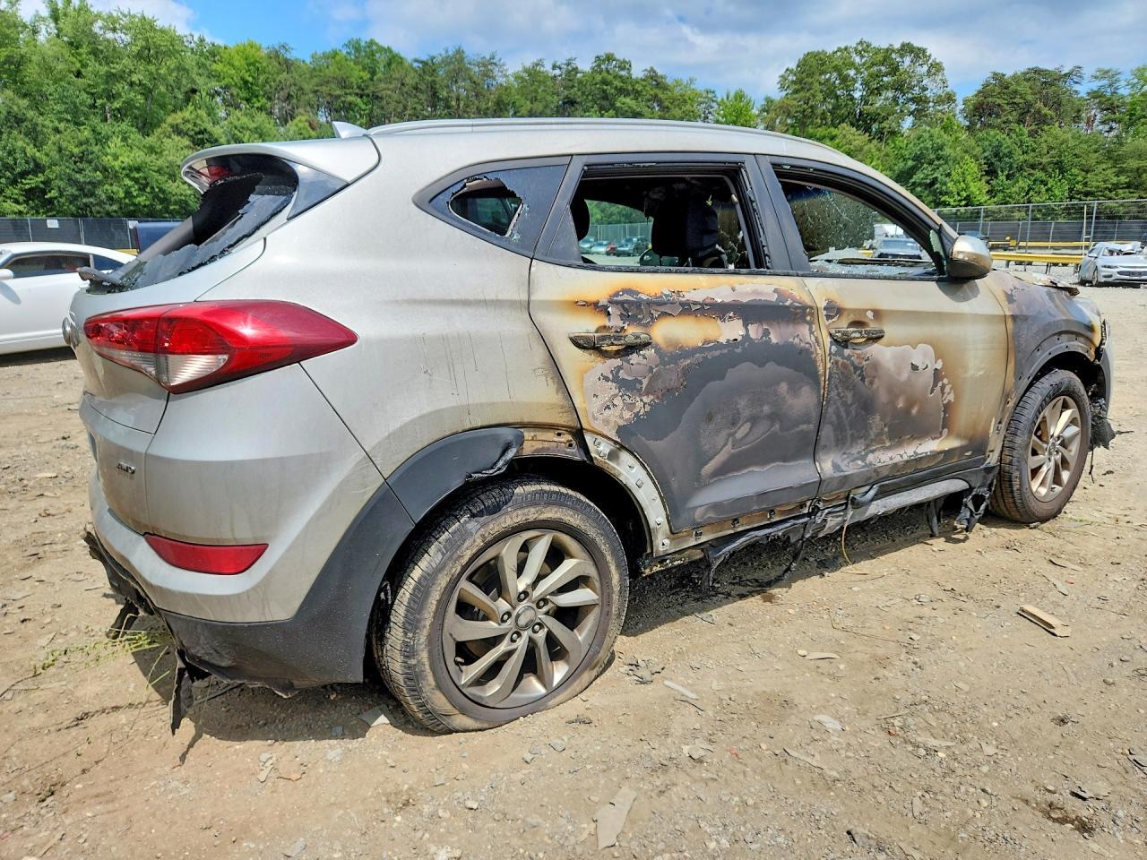 KM8J3CA48JU649405 2018 HYUNDAI TUCSON photo no. 3