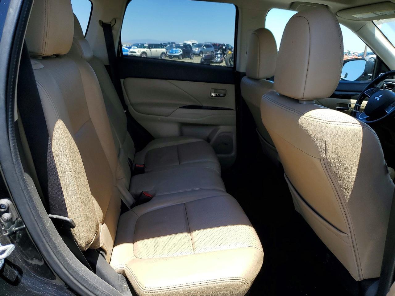 2016 MITSUBISHI OUTLANDER GT — Фото 11 из 13