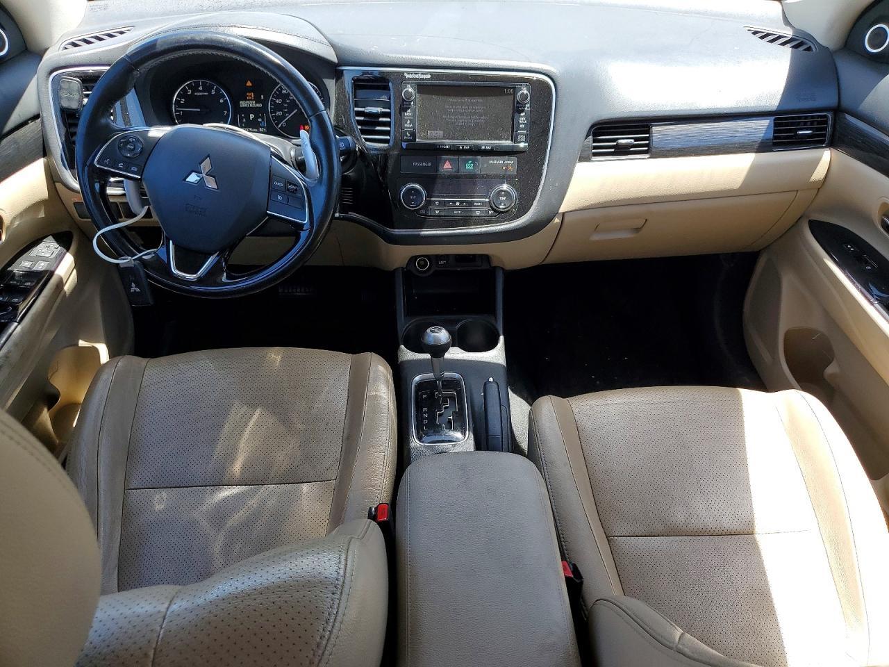 2016 MITSUBISHI OUTLANDER GT — Фото 8 из 13