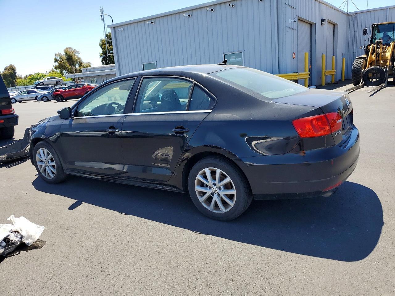 2013 VOLKSWAGEN JETTA SE — Фото 2 из 13