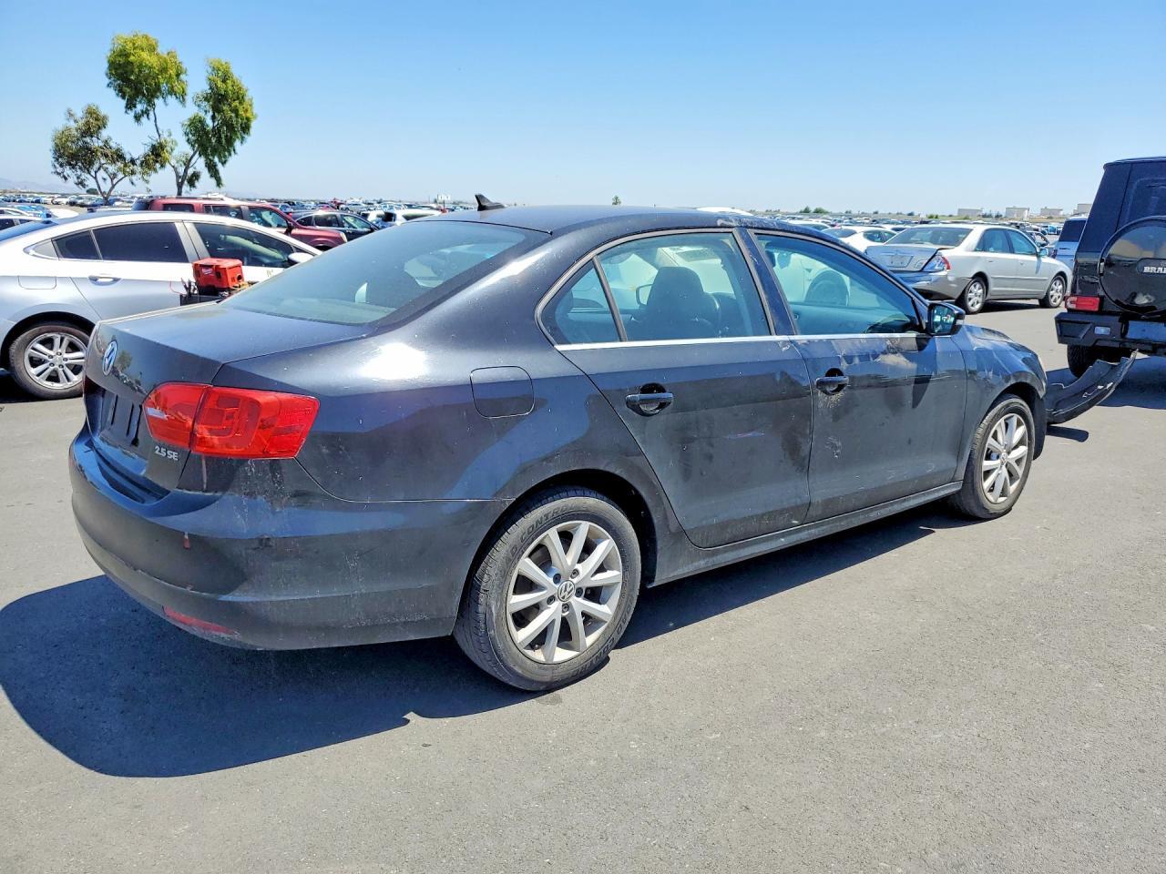2013 VOLKSWAGEN JETTA SE — Фото 3 из 13