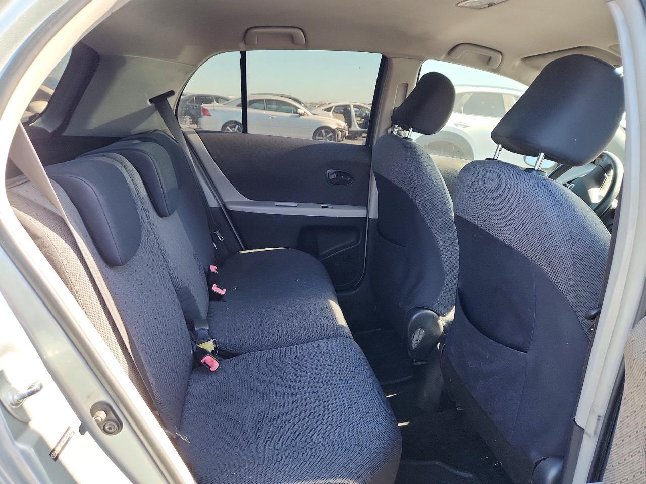 2010 TOYOTA YARIS BASE — Фото 10 из 12