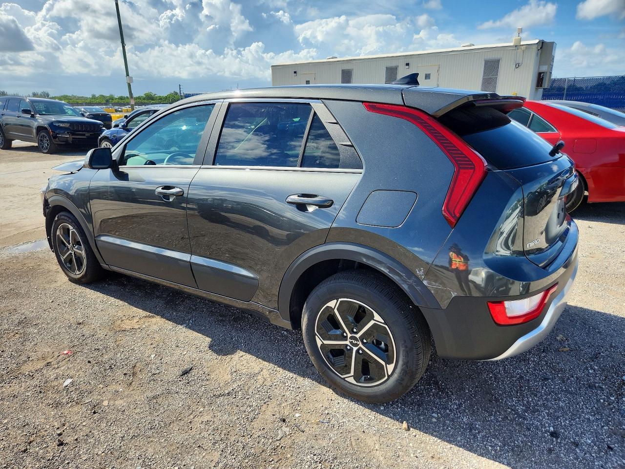 2026 KIA NIRO LX — Фото 2 из 12