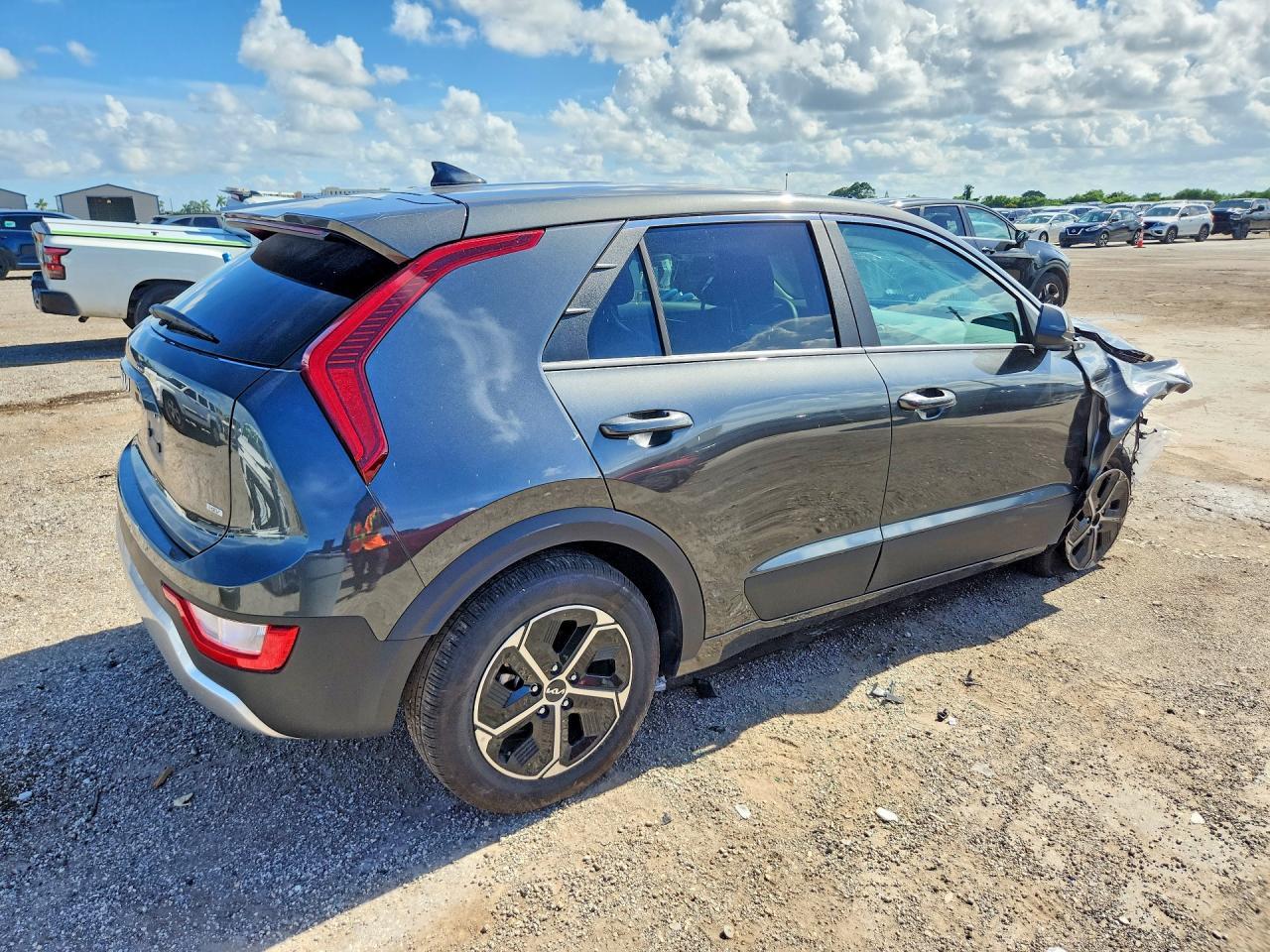 2026 KIA NIRO LX — Фото 3 из 12