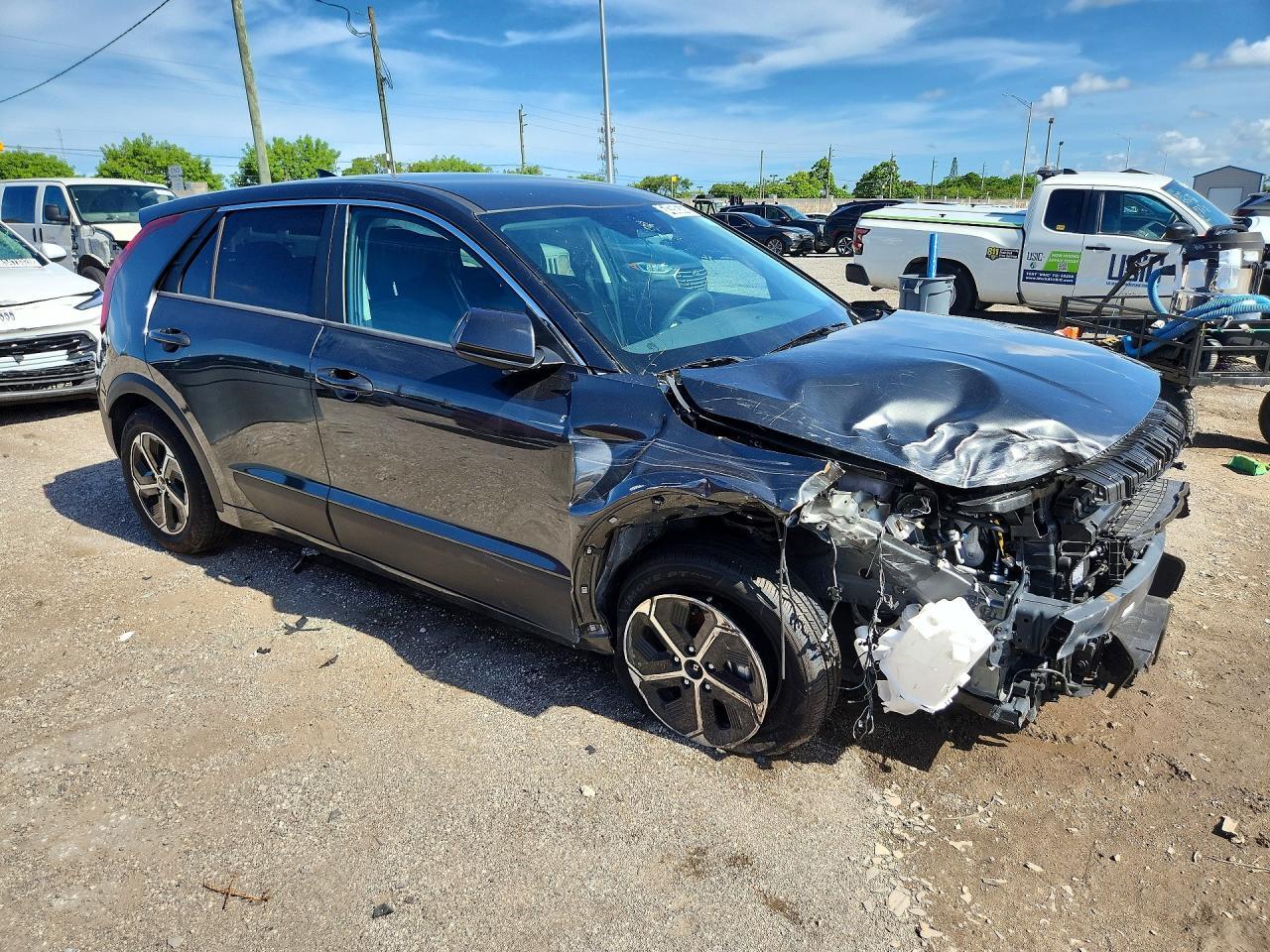 2026 KIA NIRO LX — Фото 4 из 12
