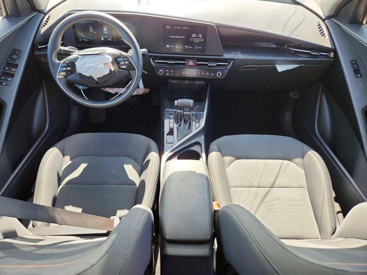 2026 KIA NIRO LX — Фото 8 из 12