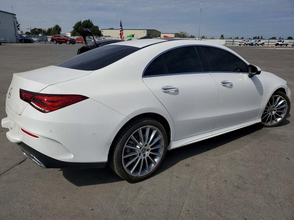 2022 MERCEDES-BENZ CLA 250 — Фото 3 из 14