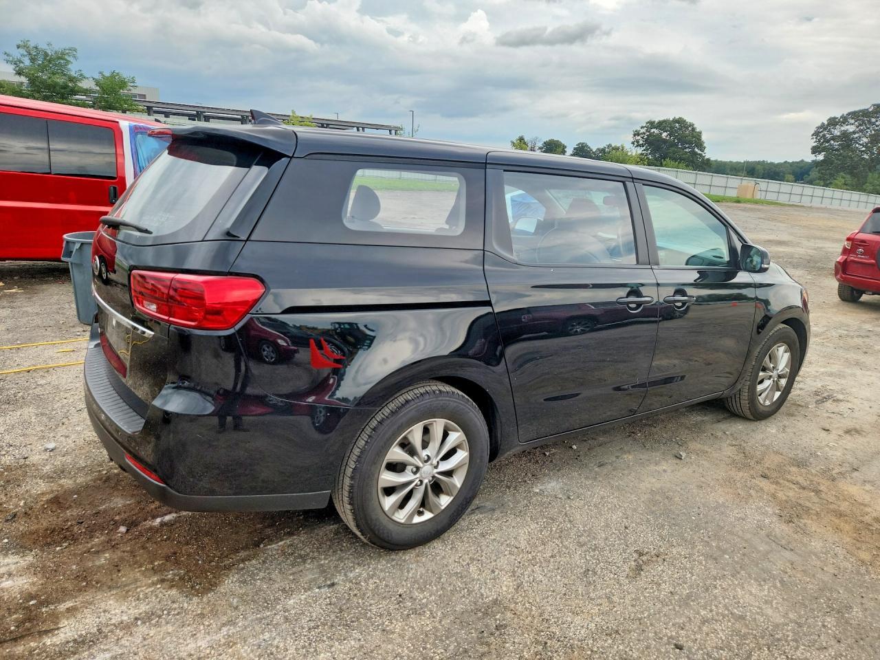 2019 KIA SEDONA L — Фото 3 из 13