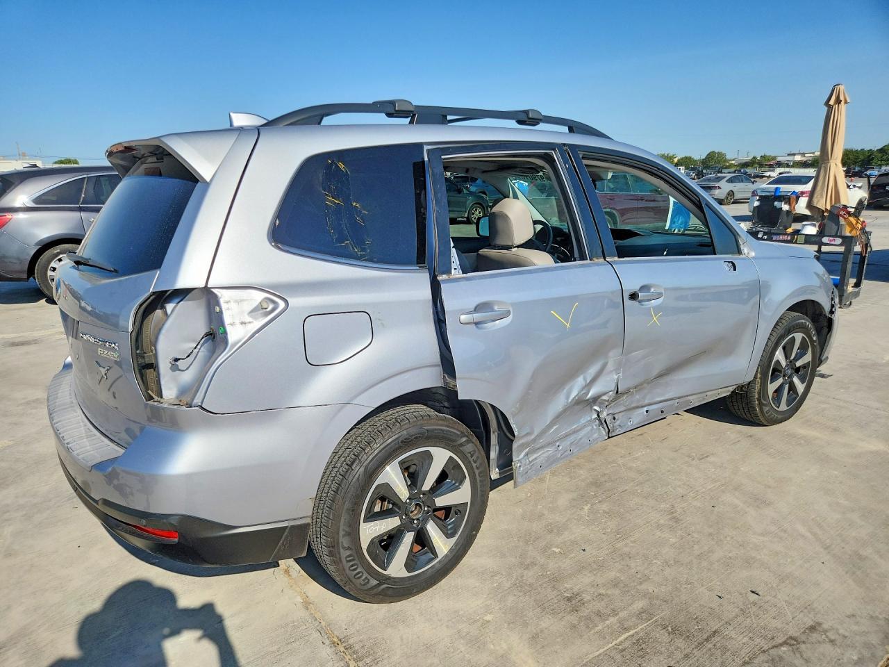 JF2SJARC1HH803374 2017 SUBARU FORESTER photo no. 3