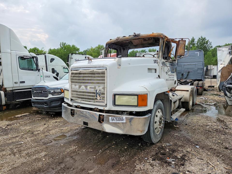 1997 MACK 600 1M1AA13Y3VW076888