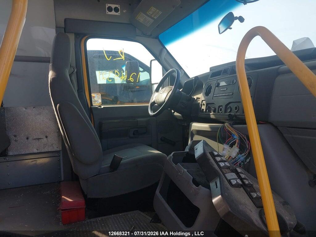 1FDFE4FSXJDC32686 2018 FORD ECONOLINE photo no. 5