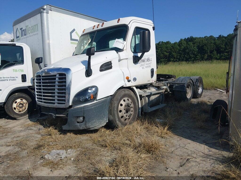 1FUJGBDV4LLLT8546 2020 FREIGHTLINER CASCADIA 113 photo no. 2