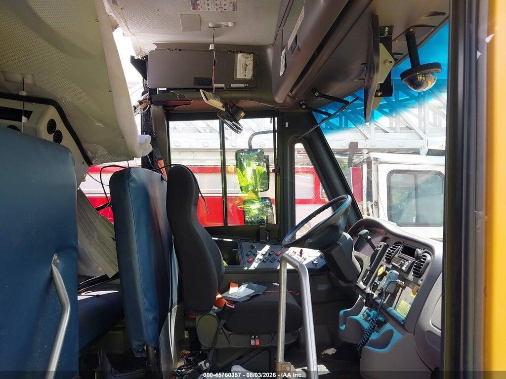 4UZABRFC8KCJZ4441 2019 FREIGHTLINER CHASSIS photo no. 5