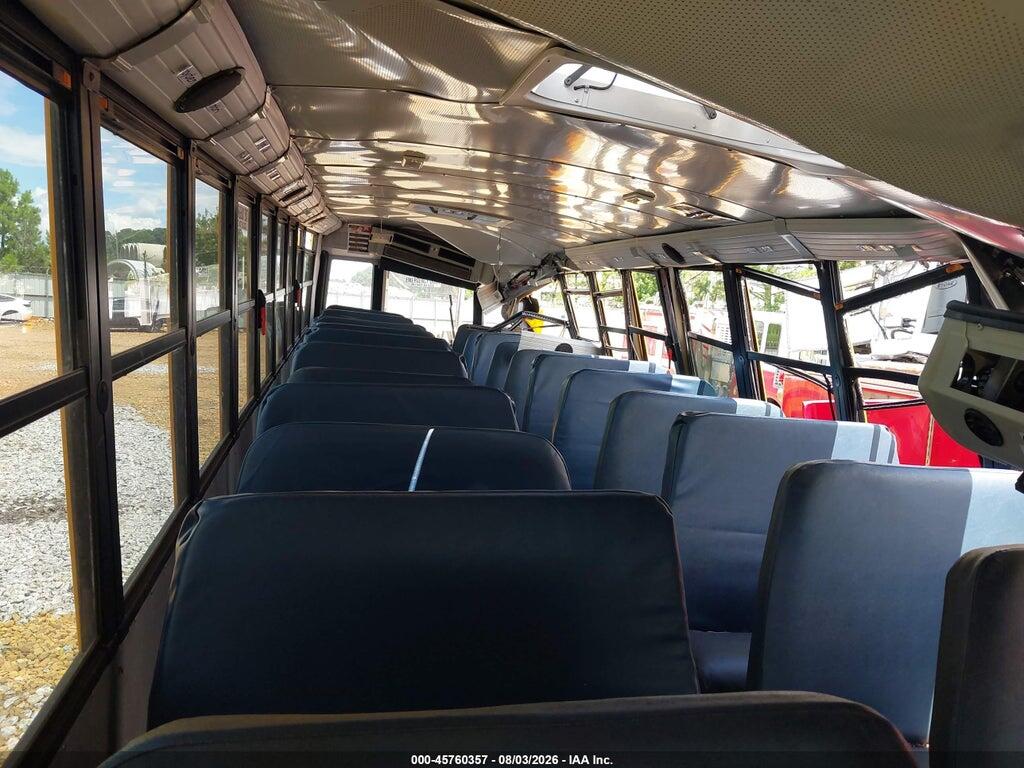 4UZABRFC8KCJZ4441 2019 FREIGHTLINER CHASSIS photo no. 8